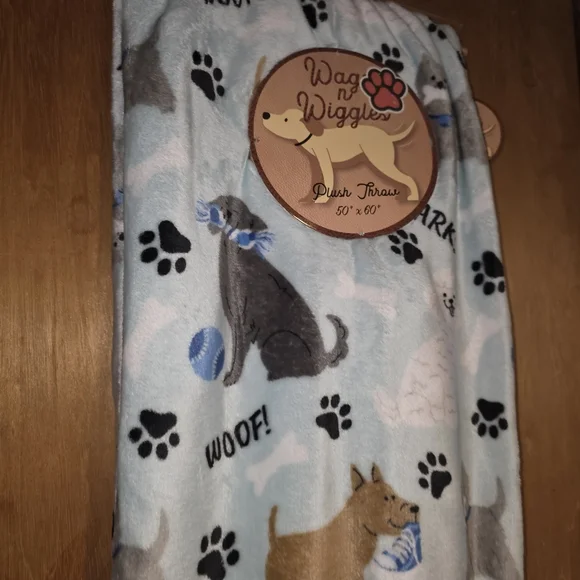 Dog * WOOF* Plush Throw Blanket - Picture 5 of 8
